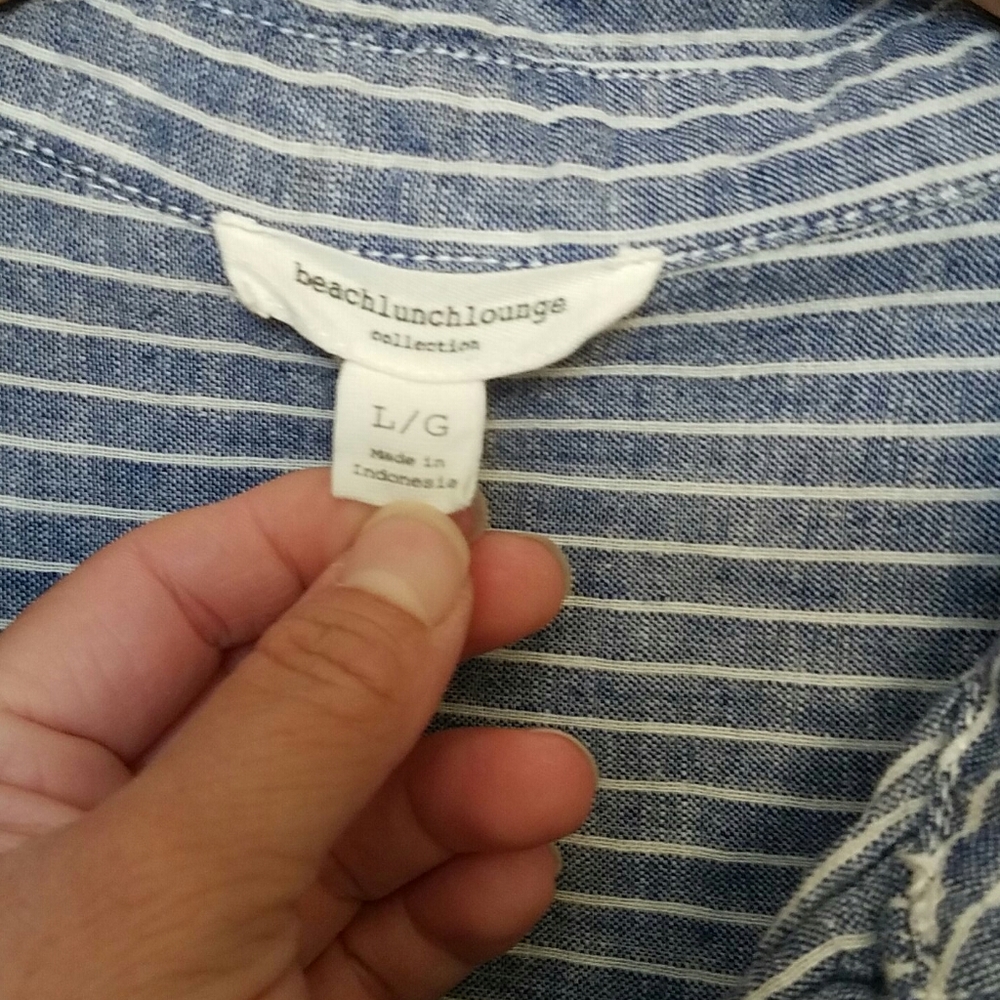 BeachLunchLounge Striped Chambray Blouse, Large - Picture 4 of 8